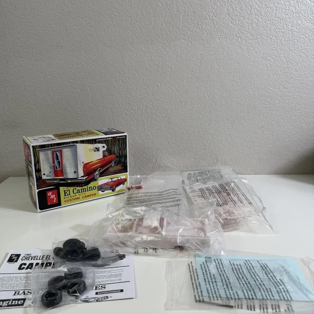 AMT 1965 Chevy Chevelle El Camino W/ Custom Camper 1:25 Model Car Kit Open Box